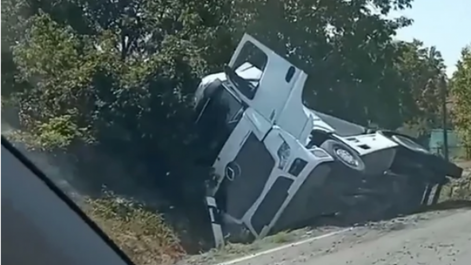 CRNI PETAK U SRBIJI Četiri teške saobraćajne nesreće u isto vreme, veliki zastoj na auto-putu (VIDEO)