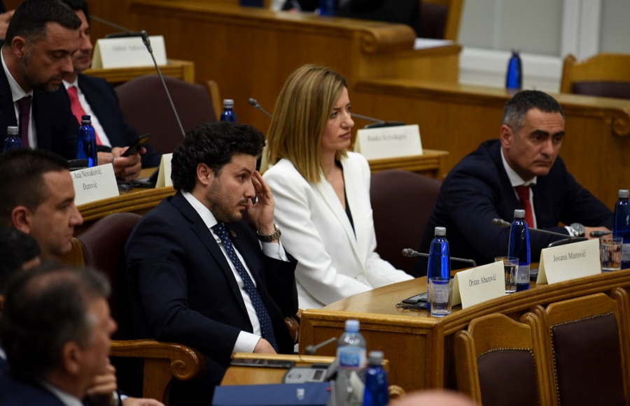 DAN ODLUKE U CRNOJ GORI Abazoviću se klima stolica