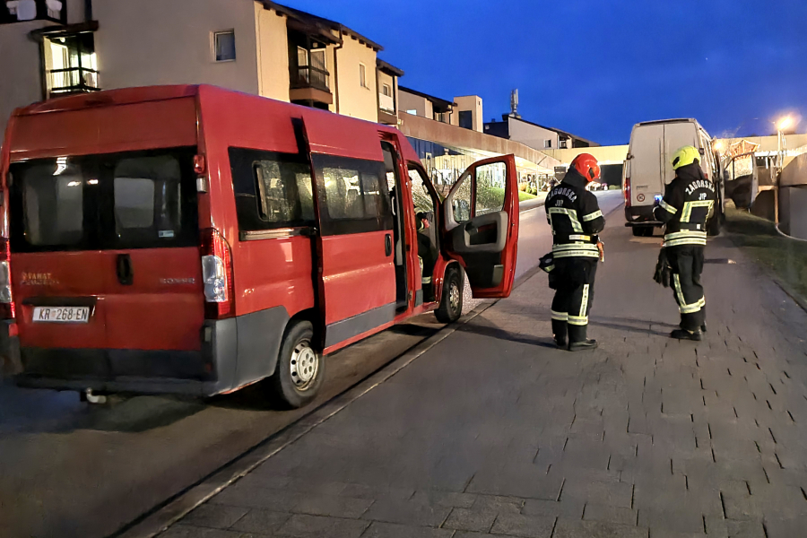 DRAMA NA BAZENU U HRVATSKOJ! Hitna pomoć intervenisala više puta, evakuisan veliki broj posetilaca! (FOTO)