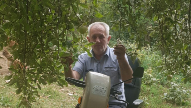 NOGE NEMA, ALI JE HODAO NA RUKAMA DA BI PREHRANIO DECU: Hido iz sela Vrapče je istinski heroj i svakome inspiracija