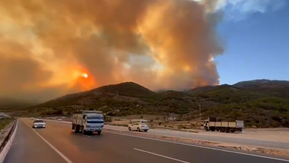 ŠUMSKI POŽARI BESNE DVA DANA U TURSKOJ Borba sa vatrenom stihijom, sedam osoba povređeno (FOTO/VIDEO)