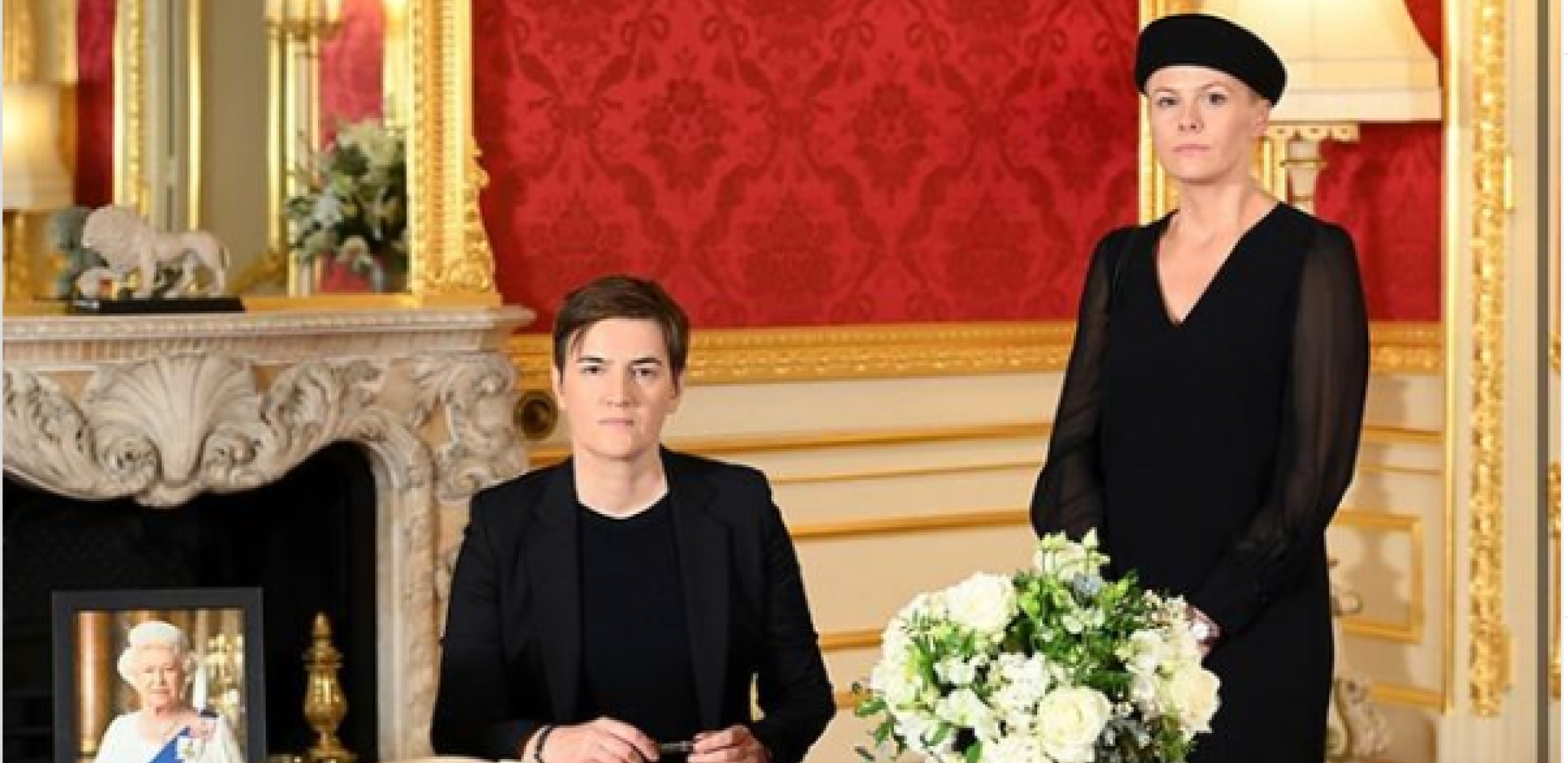 PREMIJERKA BRNABIĆ OGLASILA SE IZ LONDONA Upisala se u knjigu žalosti, a potom poslala snažnu poruku