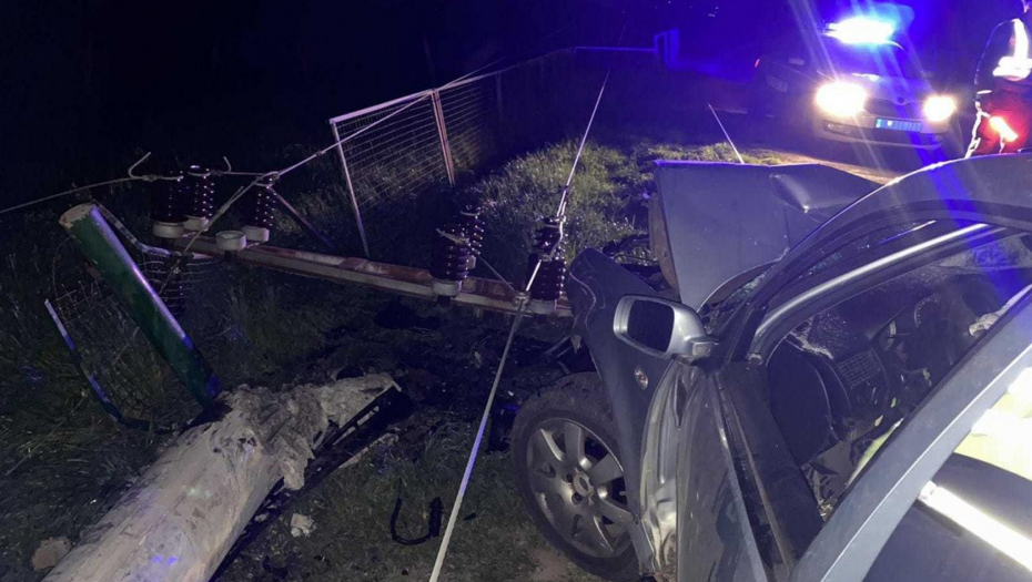 BEŽAO OD POLICIJE PA SE ZAKUCAO U STUB Pogledajte posledice stravične saobraćajke u Sjenici (FOTO)