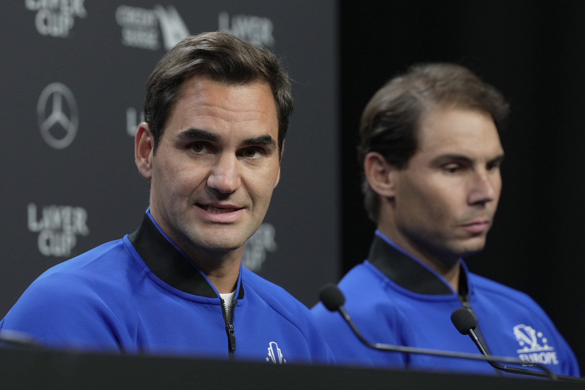 LICEMERNI ŠVAJCARAC Federer na udaru fanova zbog komentara o Đokoviću (FOTO)