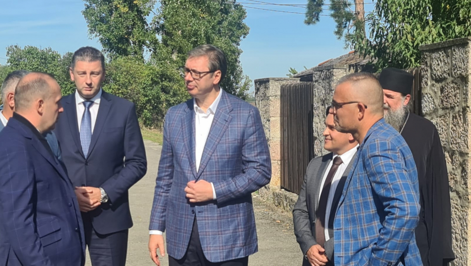 VUČIĆ U TOPOLI Ništa lepše ni uzvišenije od naše Srbije ne postoji (FOTO/VIDEO)