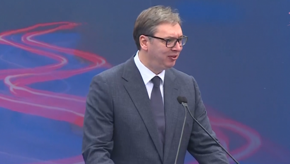 PREDSEDNIK VUČIĆ PORUČIO NARODU U NOVOM PAZARU "Beograd je vaš glavni grad, i uvek ste dobrodošli"