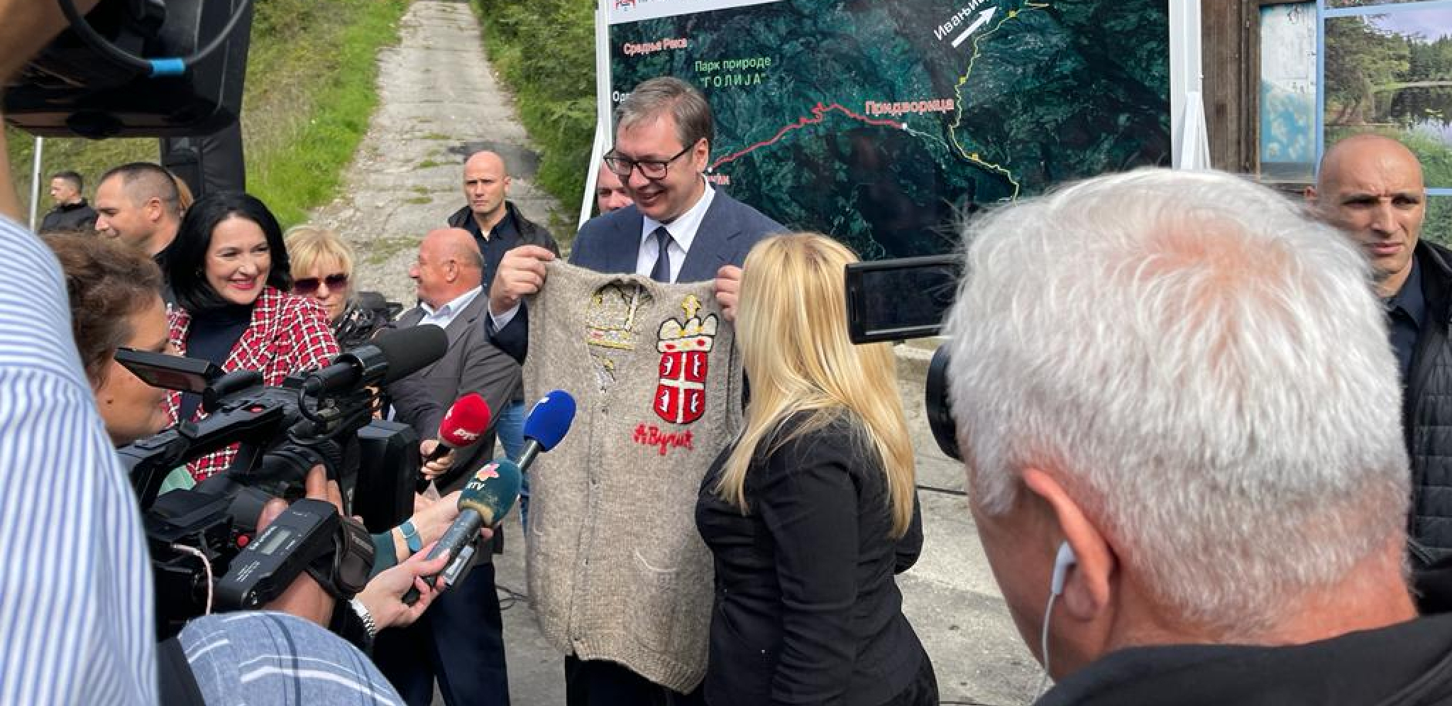 VUČIĆ U RAŠKOM I MORAVIČKOM OKRUGU Obilazak rekonstruisanog lokalnog puta Pridvorica - Devići (FOTO/VIDEO)