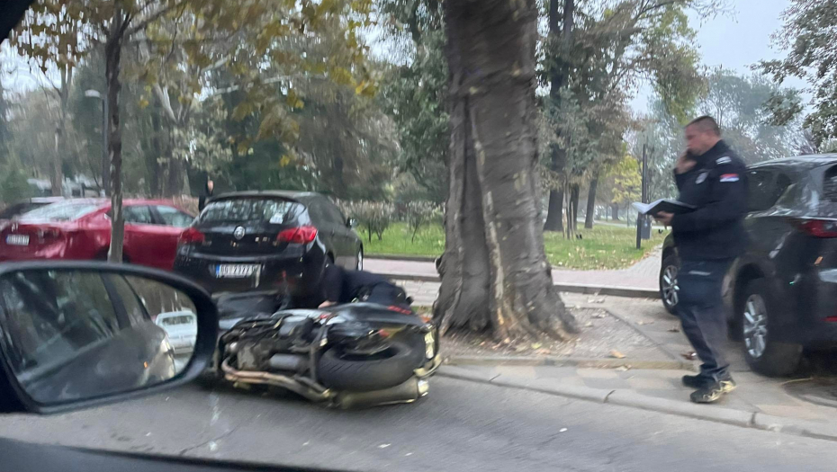 STRAVIČAN SUDAR U BULEVARU KRALJA ALEKSANDRA Oboren motociklista, saobraćaj otežan!