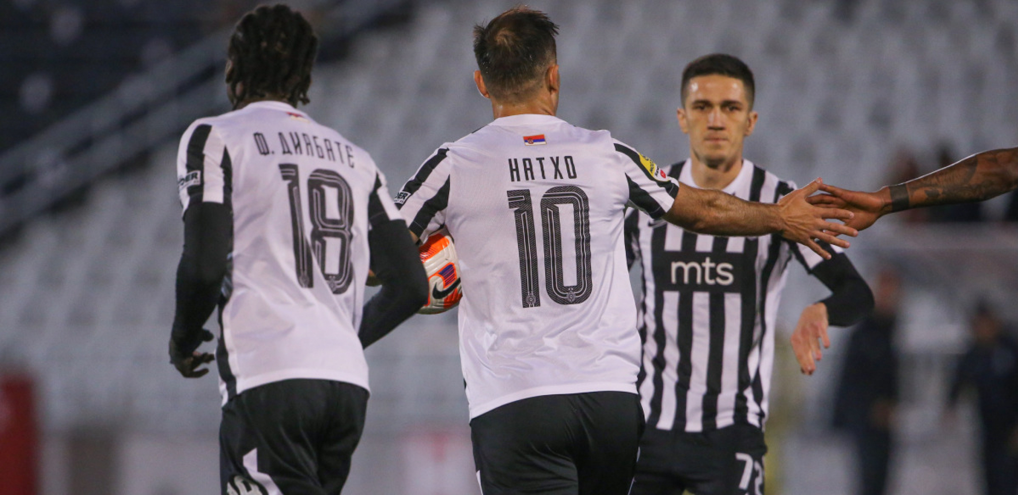 JAVOR ŠOKIRAO PARTIZAN Crno-belima malo 3:1, Zvezda na +7