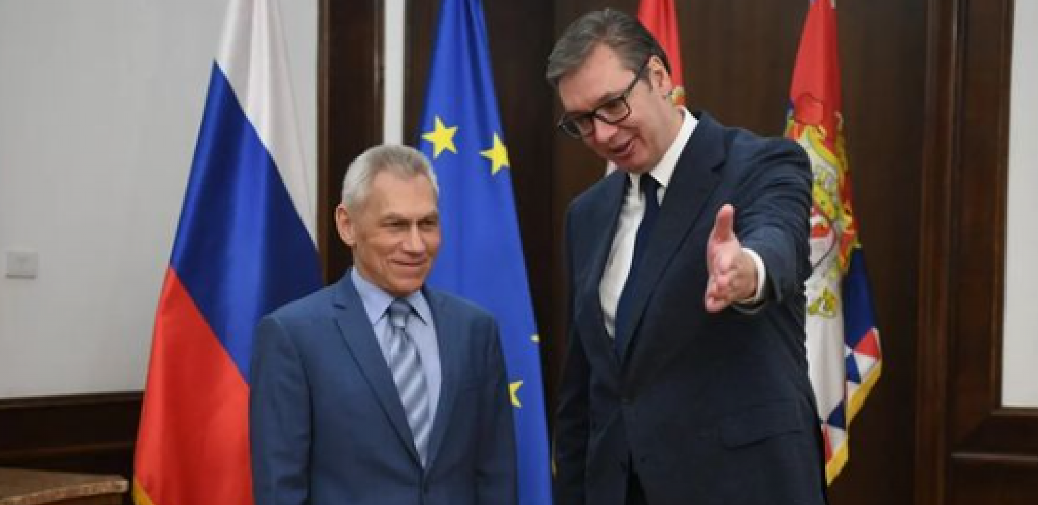 SASTALI SE VUČIĆ I HARČENKO Iskren razgovor sa ambasadorom kao i uvek! (FOTO)