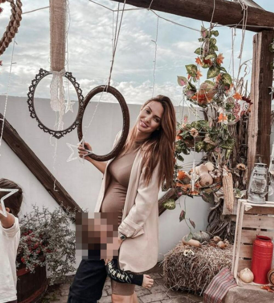 POZIRA DOK JOJ NASLEDNIK LJUBI STOMAK Trudna supruga Nikole Rokvića podelila nikad emotivniju fotografiju (FOTO)