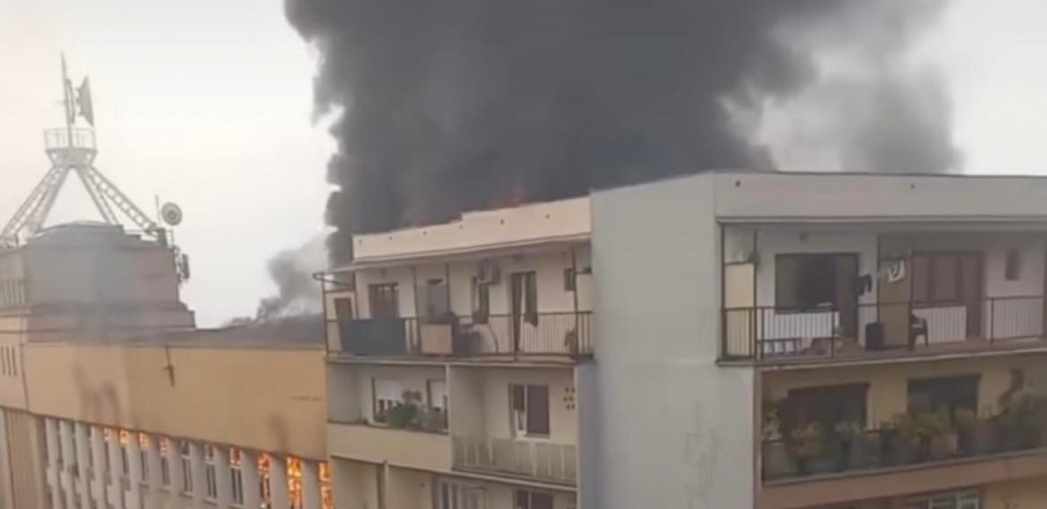 VELIKI POŽAR U KRUŠEVCU Gori kineska robna kuća, gust crni dim nadvio se nad gradom (VIDEO)