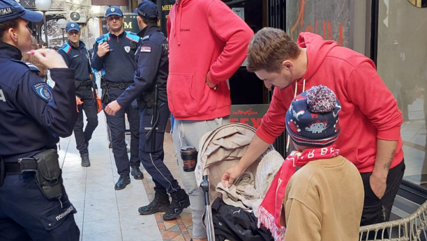 HITNO PREBAČENA U BOLNICU Poznato stanje bebe na koju je pala fasada u Knez Mihailovoj