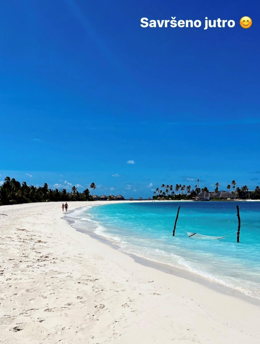 ODMOR  Pogledajte kako Ceca uživa na Maldivima (FOTO)