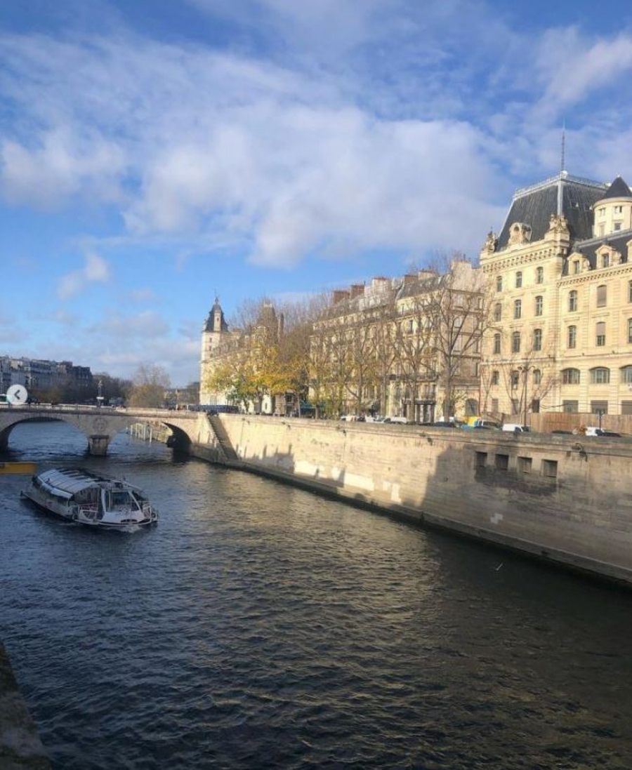 POSLALA RAZGLEDNICU Suzana Mančić otputovala u Pariz, pa poručila da je zahvalna na ovome  (FOTO)