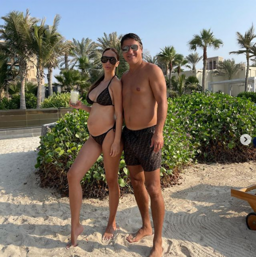 POKAZALA STOMAK Trudna žena bivšeg fudbalera pozirala u bikiniju, MIrJana oduševila kadrovima iz Dubaija (FOTO)