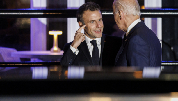 MAKRON ŽELI DA ŠALJE TRUPE, BAJDEN NI DA ČUJE: Ovo su detalji razgovora francuskog i američkog predsednika
