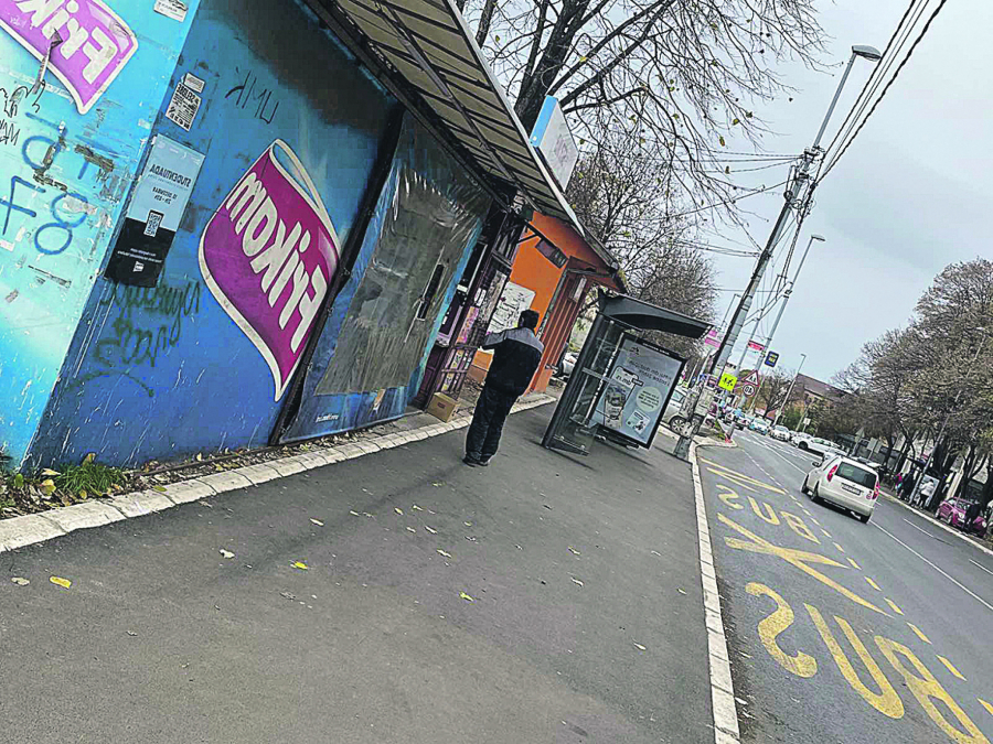 SEKIROM MU POLOMILI LOBANJU I NOGE Svi detalji napada na mladića u trafici u Zemunu! (FOTO)