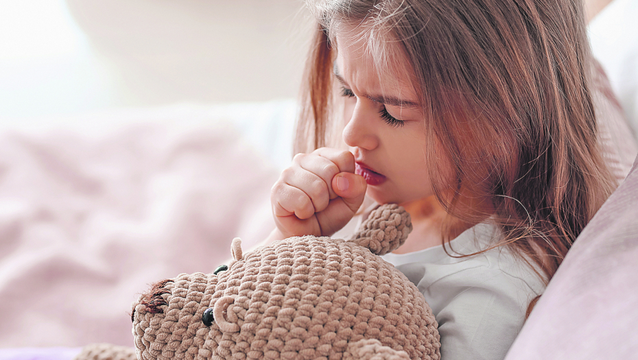 NEDELJNO PO 100 NOVIH SLUČAJEVA Epidemija velikog kašlja ne jenjava! Bolest ima tri faze, a pogoršanje kreće NAGLO