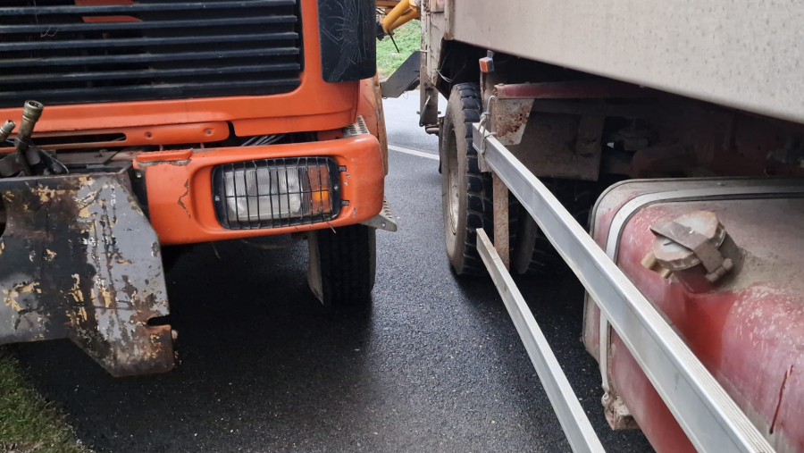 SRBI POSTAVLJAJU BARIKADE NA JARINJU! Šiptari uhapsili Srbina koji je napustio policiju! (FOTO/VIDEO)