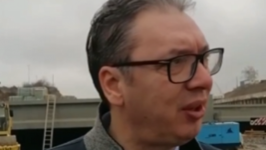 "SRBIJA MORA DA KORAČA U BUDUĆNOST" Predsednik Vučić uprkos vetru i hladnoći obišao radove (VIDEO)