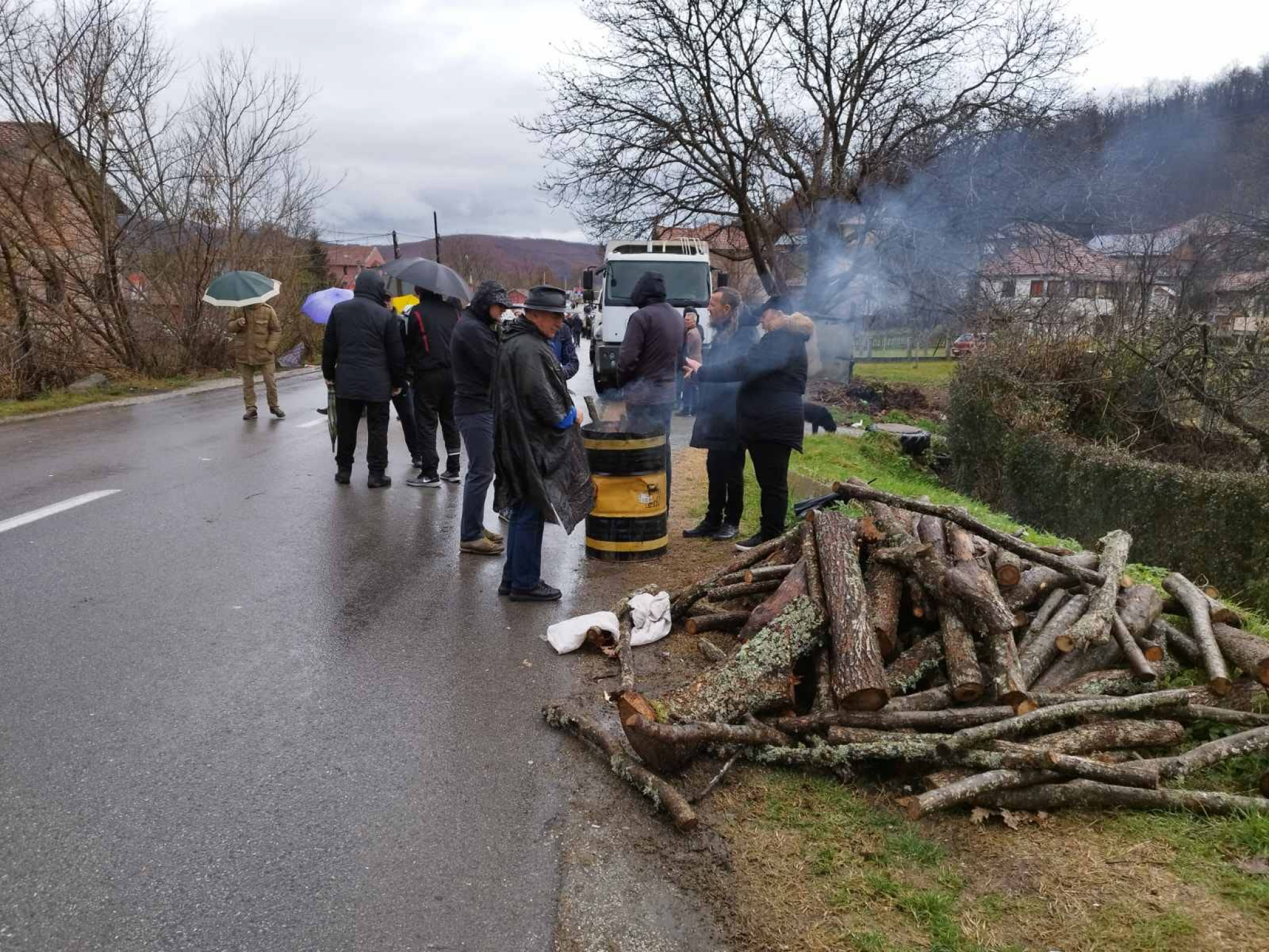 PRIŽELJKUJU KRVOPROLIĆE Kurti poslao svog poslušnika na Brnjak: Šiptari najavili razbijanje barikada i udar na Srbe