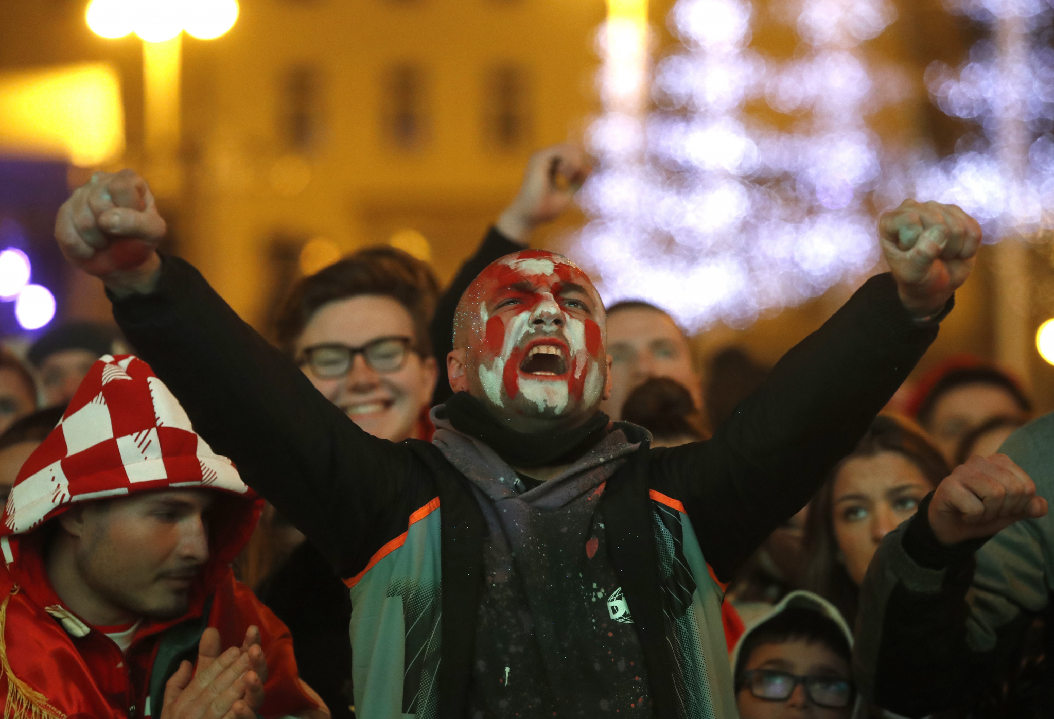 DŽABA IM USPEH, KADA NE ZNAJU DA GA PROSLAVE Novi skandal u režiji Hrvata, ponovo pevali ustaške pesme