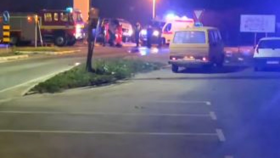 STRAŠNA TRAGEDIJA KOD ŠIMANOVACA  Nastradao mladić, "Mercedesom" se zakucao u betonski krst (FOTO VIDEO)