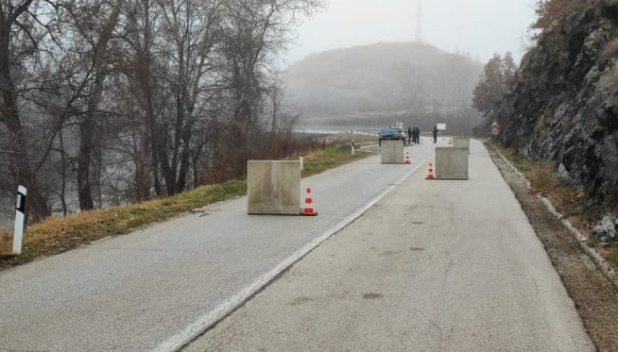 POKRET KURTIJEVIH SPECIJALACA Policija lažne države ojačava barikade pred protest