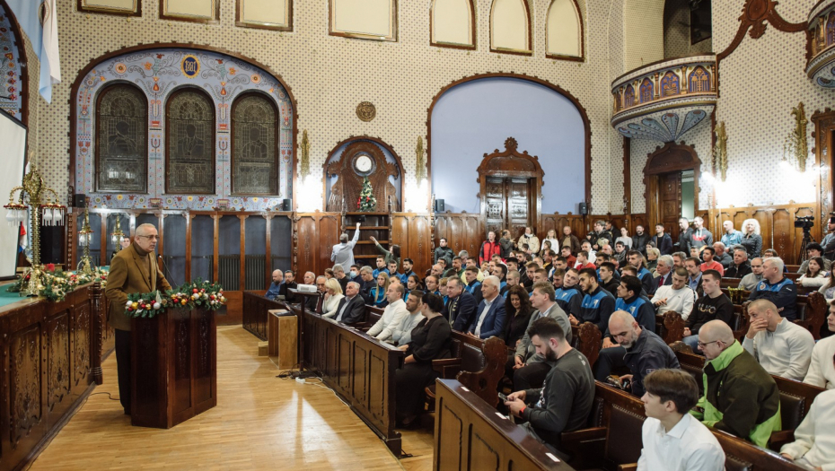 Gradonačelnik Bakić uručio prelazne pehare najboljima u akciji „Sportista godine Subotice“