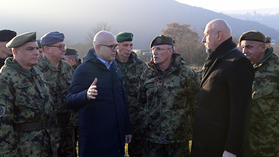 MINISTAR ODBRANE U RAŠKOJ Vučević obišao jedinice Vojske Srbije (FOTO)