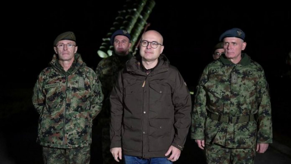 Ministar Vučević i general Mojsilović u novogodišnjoj noći obišli pripadnike 250. raketne brigade