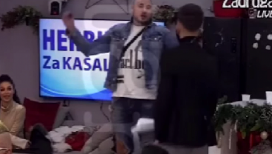 UNEO MU SE U LICE Filip Car pretio voditelju Zadruge 6 : Neću da se plašim da pričam sa ušesnicima! (VIDEO)