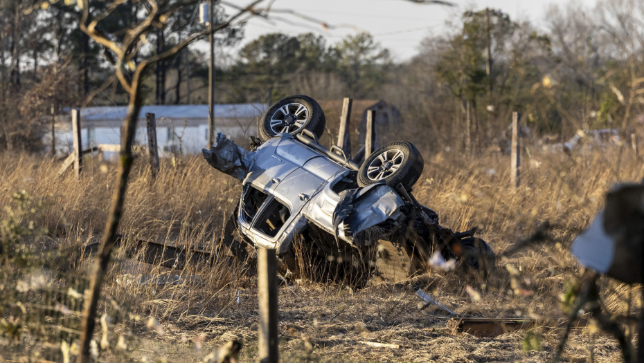 SNAŽAN TORNADO POGODIO JUG AMERIKE Sedam osoba poginulo