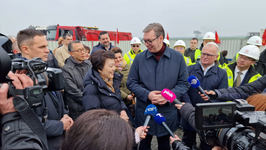 ŽELEZNIČKI SAOBRAĆAJ PONOVO ŽIVI! Vučić: Zamolili smo Kineze da ubrzaju radove (FOTO)