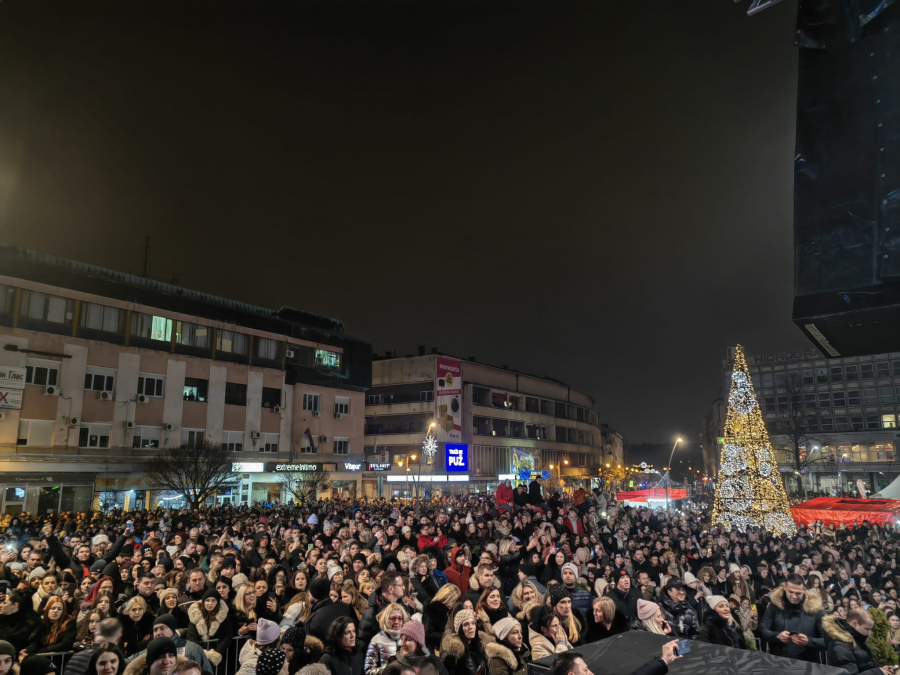 PEJOVIĆ ODUŠEVIO ČAČANE: Na hiljade ljudi na dočeku (FOTO)