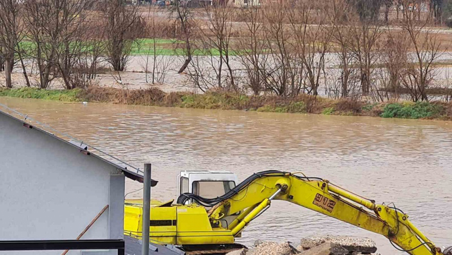 EVAKUISANO 84 LJUDI ZBOG POPLAVA Reke divljaju na jugu Srbije