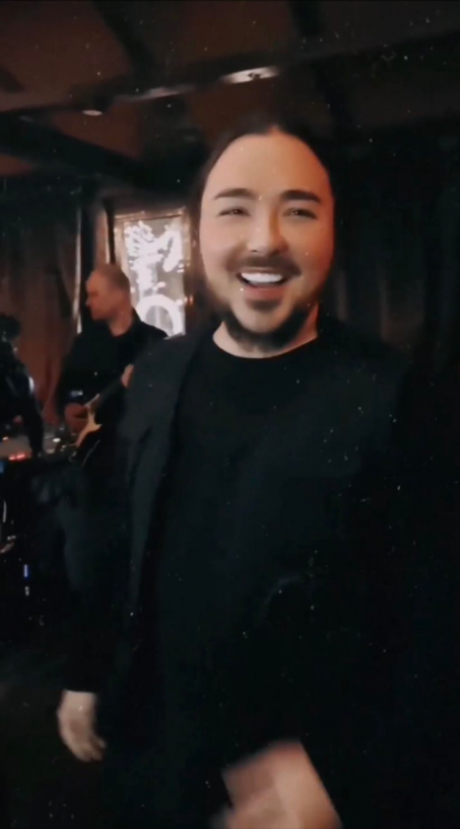 PEVAČ OBLAČI MANTIJU REŠEN DA PROMENI SVOJ ŽIVOT Milan Stanković postaje iskušenik na Veliku Gospojinu