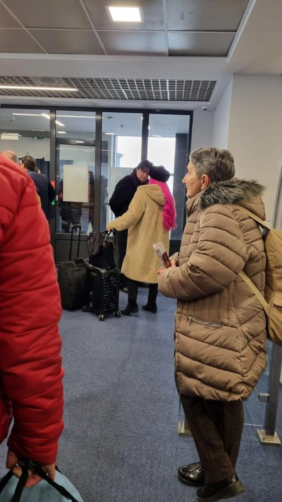 PUT PUTUJU Pevačica i harmonikaš uhvaćeni na Aerodromu Nikola Tesla