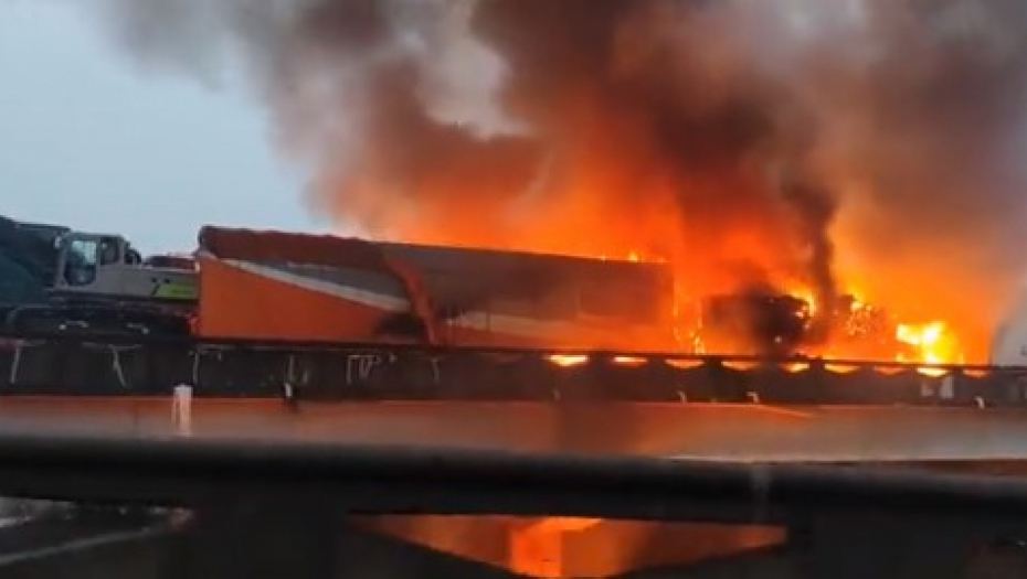 POGINULO 16 LJUDI U LANČANOM SUDARU Povređeno 66 osoba, objavljen snimak stravične saobraćajke u Kini (UZNEMIRUJUĆI VIDEO)