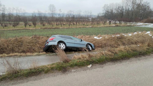 ZMAJEVO ZAVIJENO U CRNO Žena koja je sletela s puta ostavila troje dece iza sebe