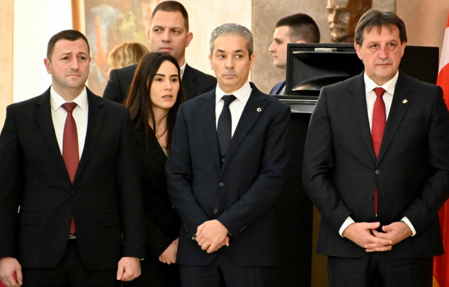 SVEČANI DOČEK ZA SRPSKE HEROJE Ministar Gašić poželeo dobrodošlicu kući spasilačkim timovima iz Turske (FOTO)