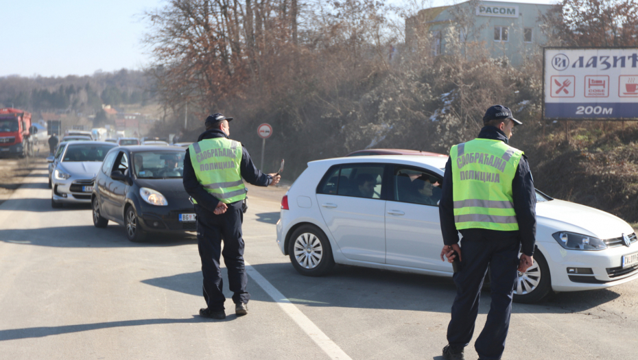 SAMO DA NAM SE DOČEPATI AUTO-PUTA, OVO JE KATASTROFA Vozači ljuti, čekaju u kolonama (FOTO)