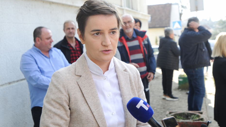 BRNABIĆ: Mesni odbor SNS u Bloku 70 ponovo bio na meti huligana!