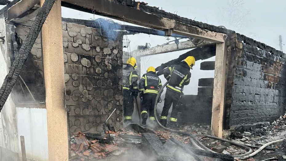 DRAMATIČNI DETALJI POŽARA U SELU KREMNA Otac je zgrabio bebu u naručje i izneo je iz buktinje (FOTO)