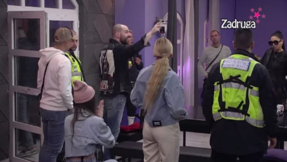 JEZIVE SCENE NASILJA Zvezdan gađao Anu klupom, pa uputio skandalozne pretnje Anđeli: Polomiću te! (VIDEO)