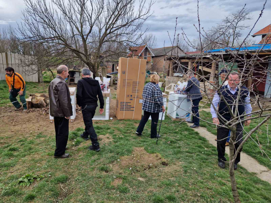 Humana akcija Udruženja veterana organa bezbednosti i vojne policije : Saborci uručili pomoć Zlatku