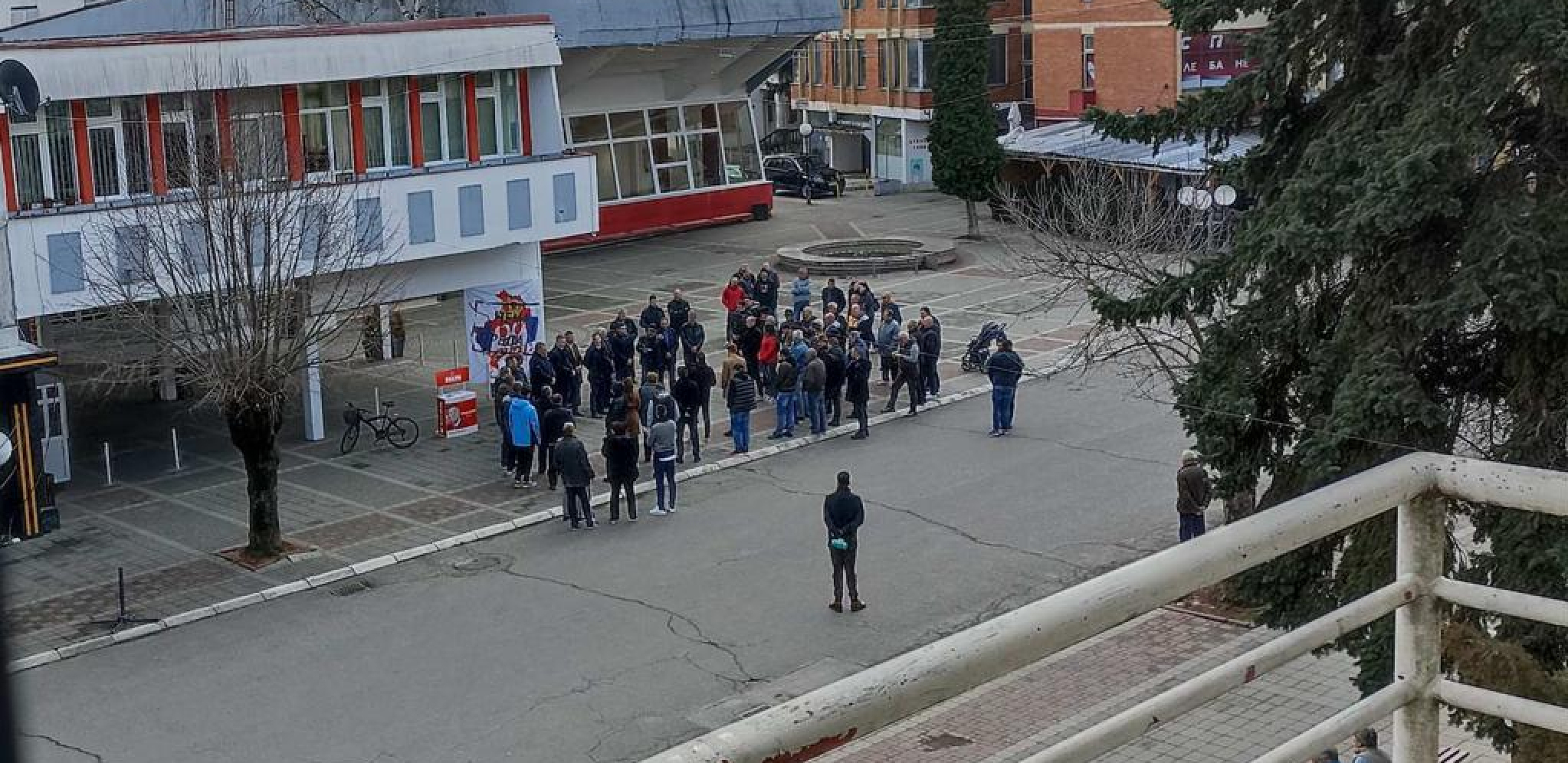 SLIKA GOVORI VIŠE OD 1000 REČI Na skupu u Lebanu, zajedno sa gostima iz Beograda, Niša i Leskovca, nakupilo se 58 ljudi