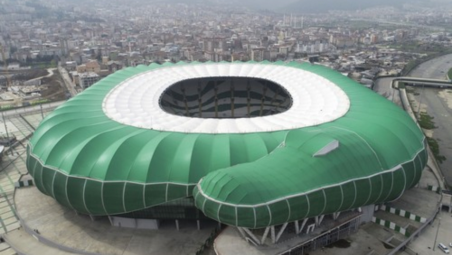 HRVATI GOSTUJU NA "ĐOKOVIĆEVOM STADIONU" Država izgradila "krokodila" za 80 miliona eura, a na njemu se igra treća liga (VIDEO)