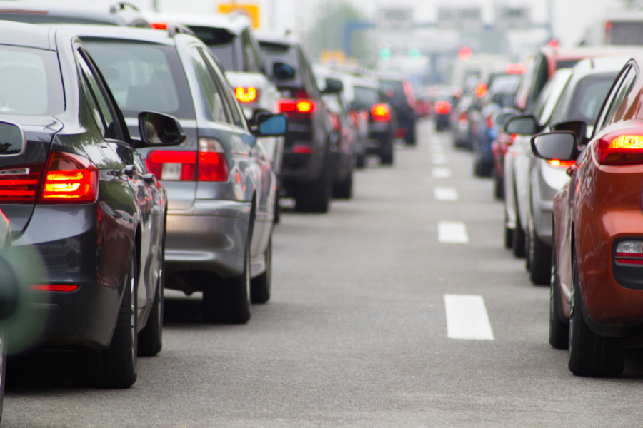 U ZEMLJI PUNOJ SRBA JEDNA KAZNA ZA VOŽNJU ŠOKIRA SVE: Ako ovo radite na auto-putu platićete 726 evra!